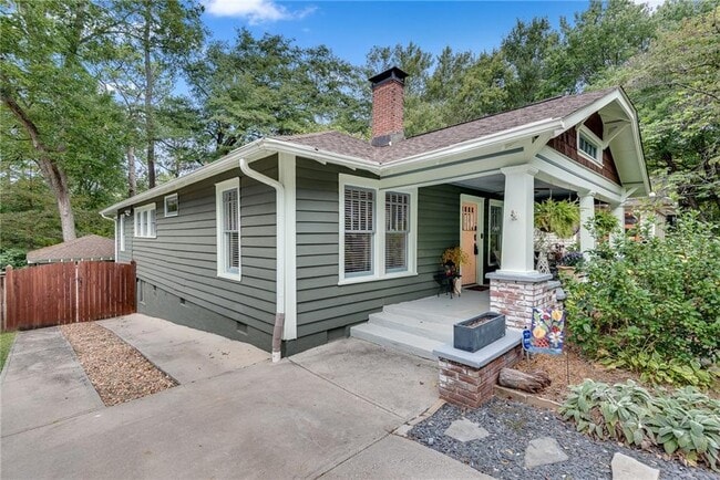 Photo - 953 Gilbert St SE