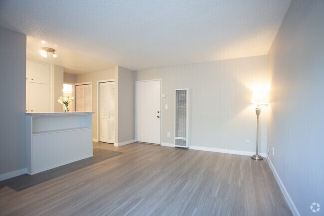 1BR, 1BA-600 SF