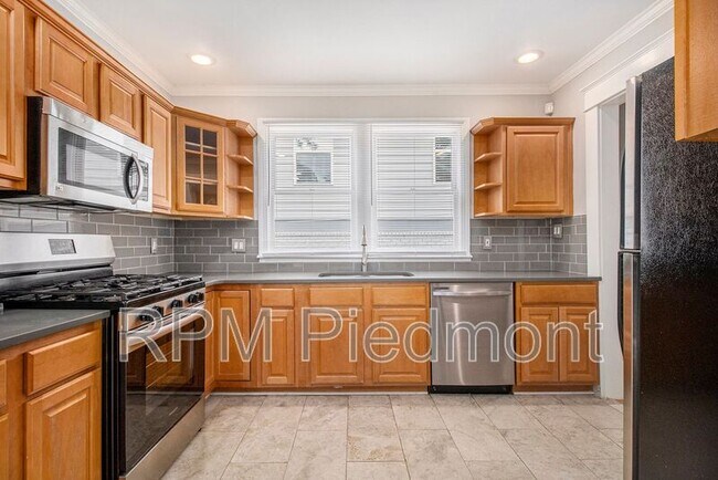 Photo - 493 Robinson Ave SE