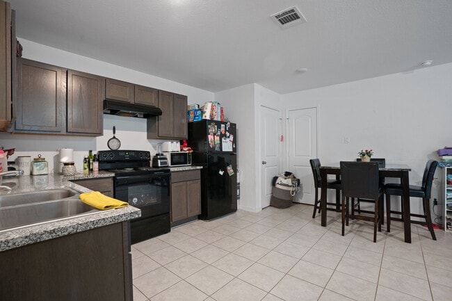 Photo - 28612 Rantoul Ct