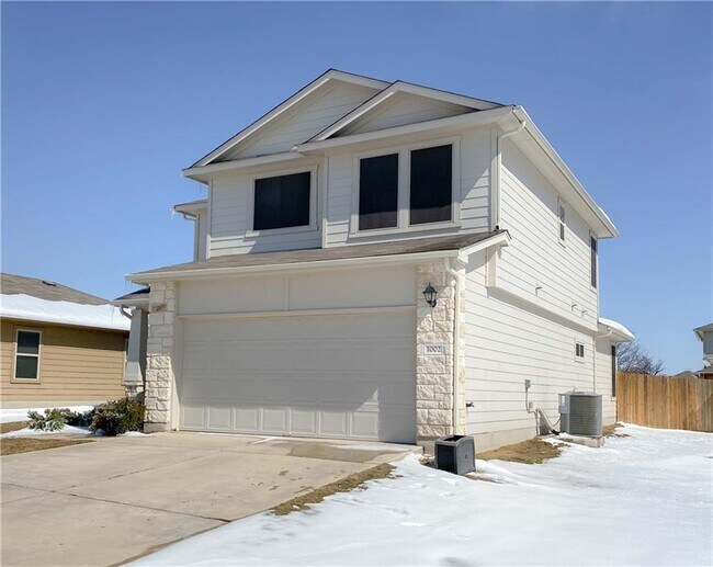 Photo - 1002 Hawkeye Point Rd