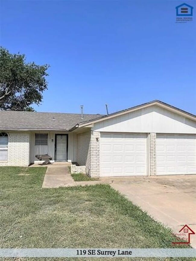 Photo - 119 SE Surrey Ln