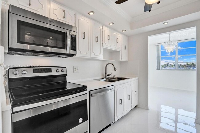 Photo - 3113 S Ocean Dr Condo Unit 410