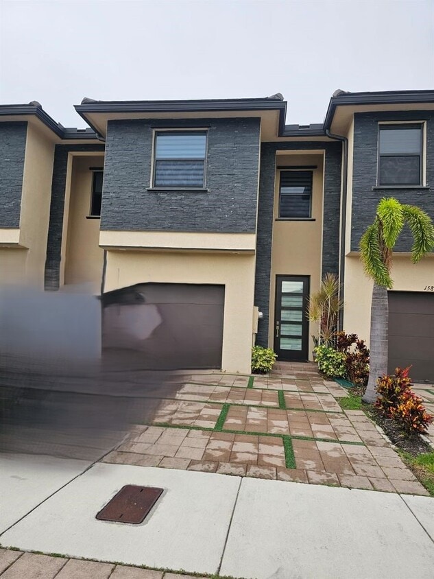 Photo - 15816 NW 91st Ave (Miami Lakes, FL)