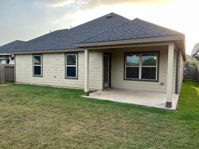 Photo - 218 Sintra Lk Wy