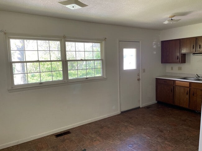 Photo - 3 bed 1 bath house