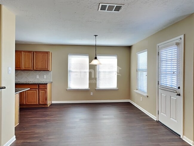 Photo - 913 Almond St