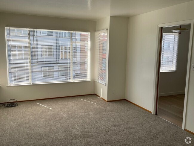 Building Photo - 696 36th Ave Unit 204 Rental