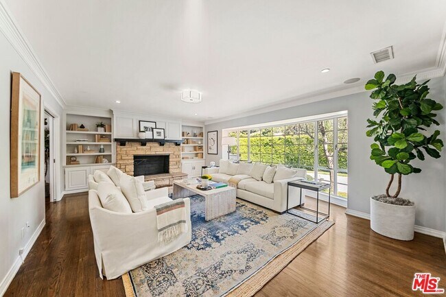 Photo - 2107 Coldwater Canyon Dr Casa