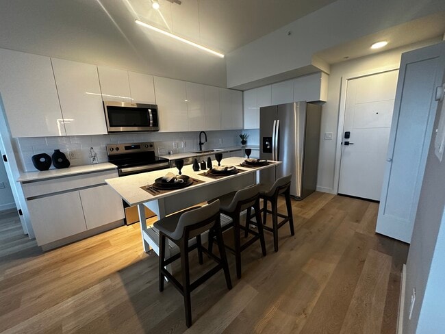 Building Photo - 108 SE 3rd Ave Unit B1