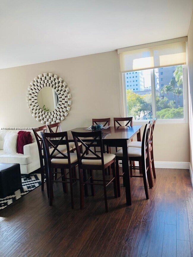 Photo - 800 N Miami Ave