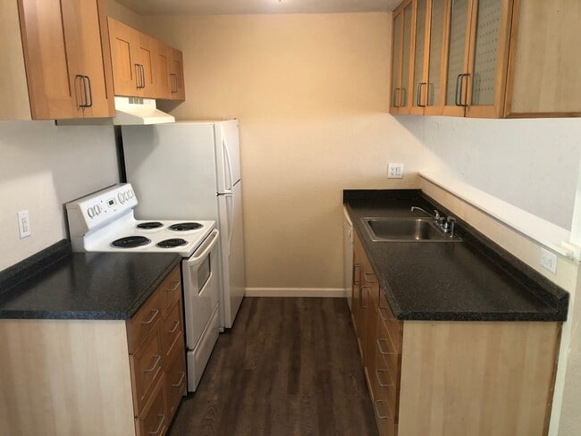 Building Photo - 2524 Winchester Dr Unit #4