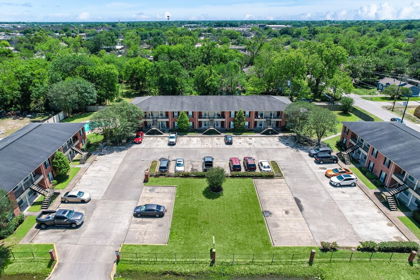 Photo - 9410 Edgebrook Dr