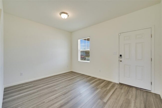 Photo - 268 Wren Ln