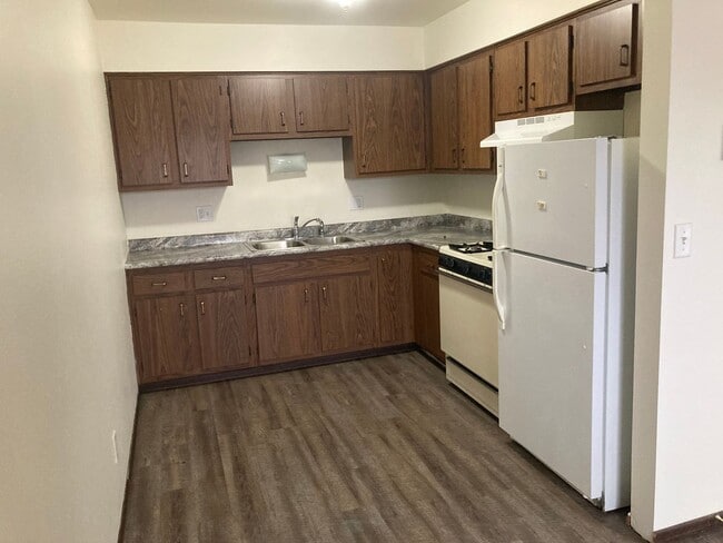 Photo - Colony Court Apartments LLC
