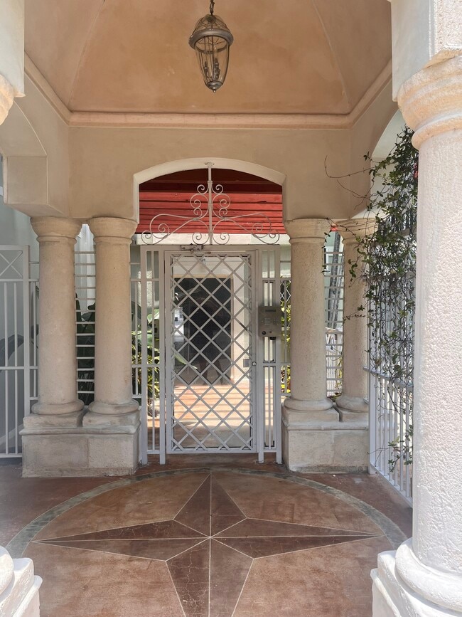 Building Photo - 45 Antilla Ave Unit 45 Antilla Avenue #3A