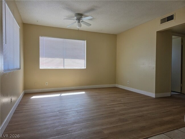 Photo - 489 North Cir