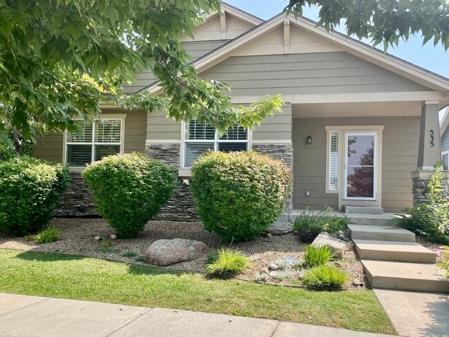 Building Photo - Charming 2 Bed/2 Bath with study! Rental