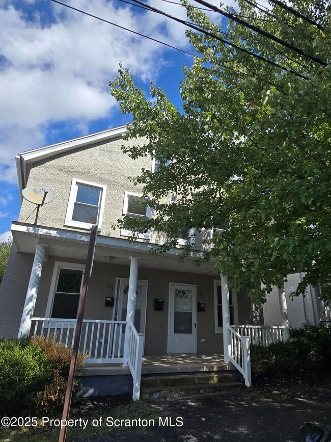 Building Photo - 325 Larch St