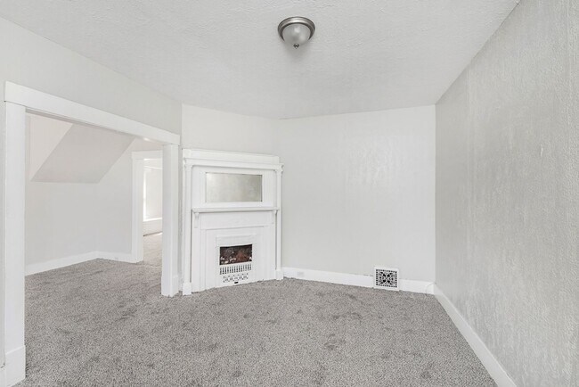 Photo - 1316-1318 E 85th St Unidad UP