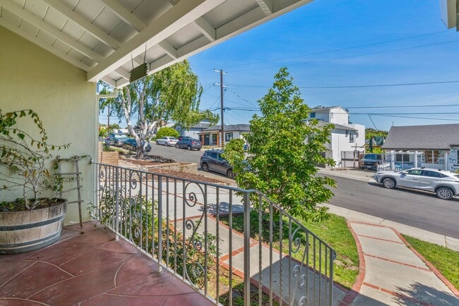 Photo - 135 Anza Way