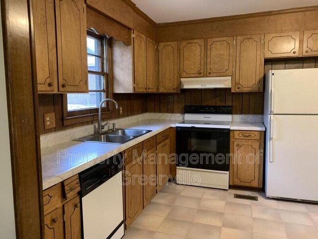 Photo - 105 Sellwood Cir