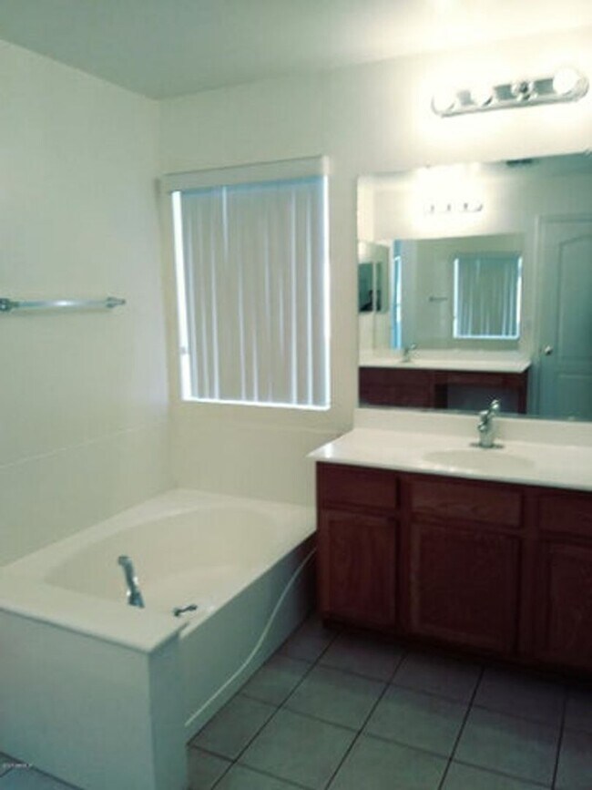 4 bedroom in Coldwater Springs - 4 bedroom in Coldwater Springs