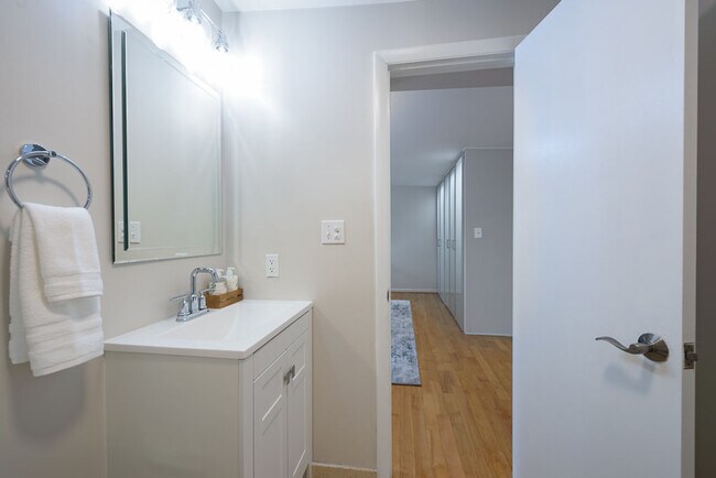 Photo - 1125 D St NE Unidad ID1023956P