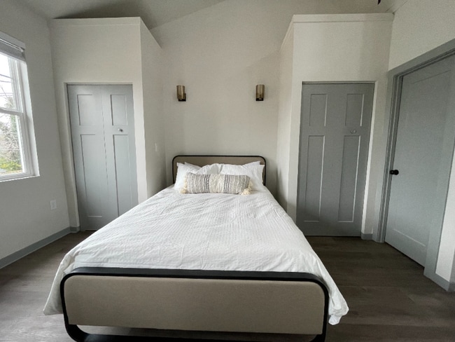 Photo - 2253 N Kenwood Ave