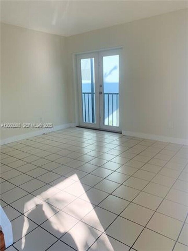 3203 Mary St