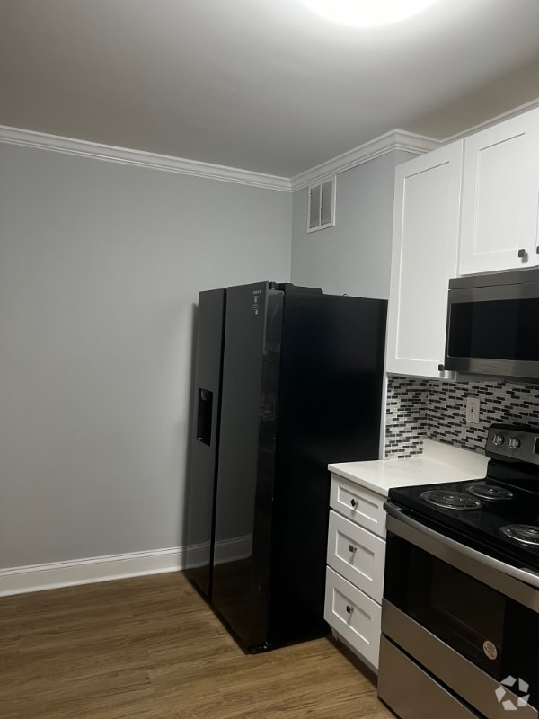 Building Photo - 2406 Wilkens Ave Rental