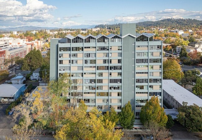 Upgraded 2 Bedroom 2 Bath Close to Downtow... - Upgraded 2 Bedroom 2 Bath Close to Downtow... Apartment Unit Willamette Towers 303