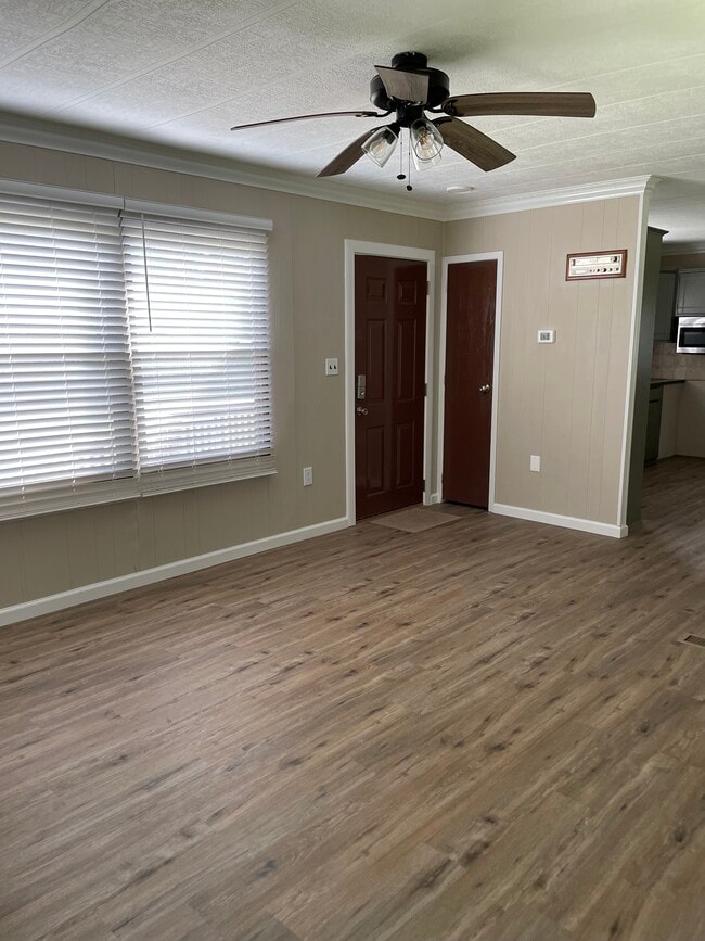1311 E Columbia