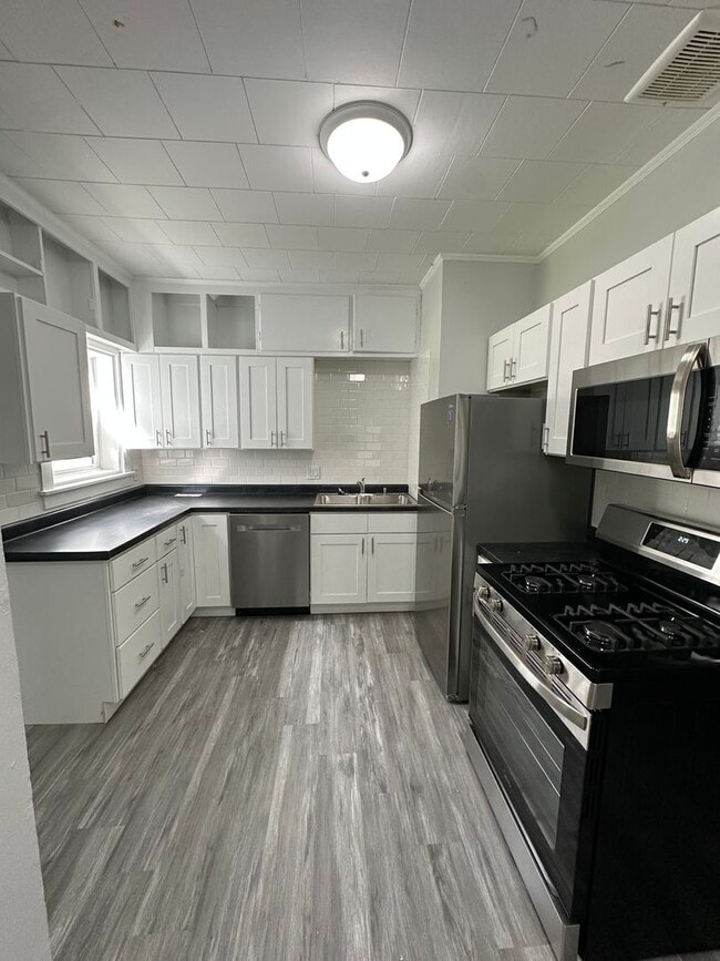 Photo - 1547 32nd St NE