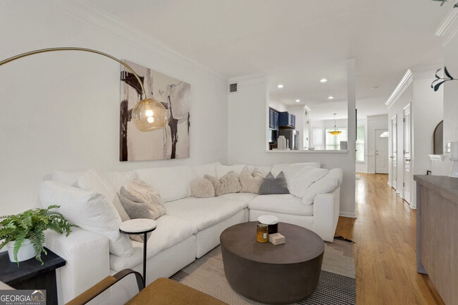 Photo - 375 Highland Ave NE