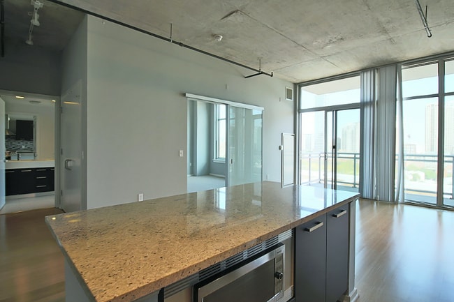 Building Photo - 152 W Roosevelt Rd Rental