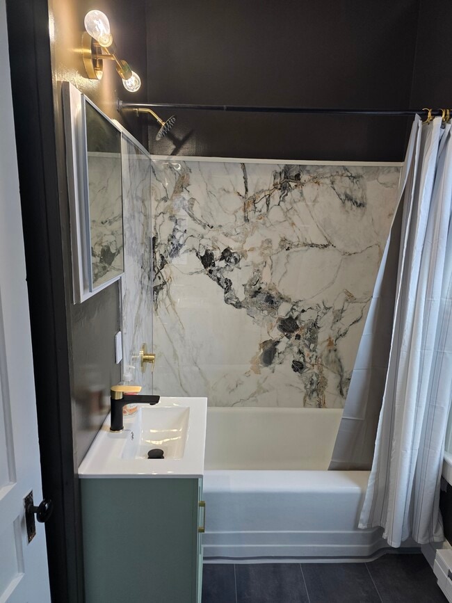 Building Photo - 10 Hamilton St Unit 2F