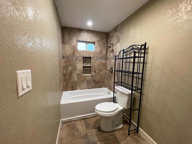 Photo - 809 Laurel Ln