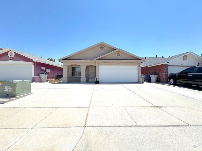 Building Photo - East El Paso 4bed/2bath Refrig A/C! Rental