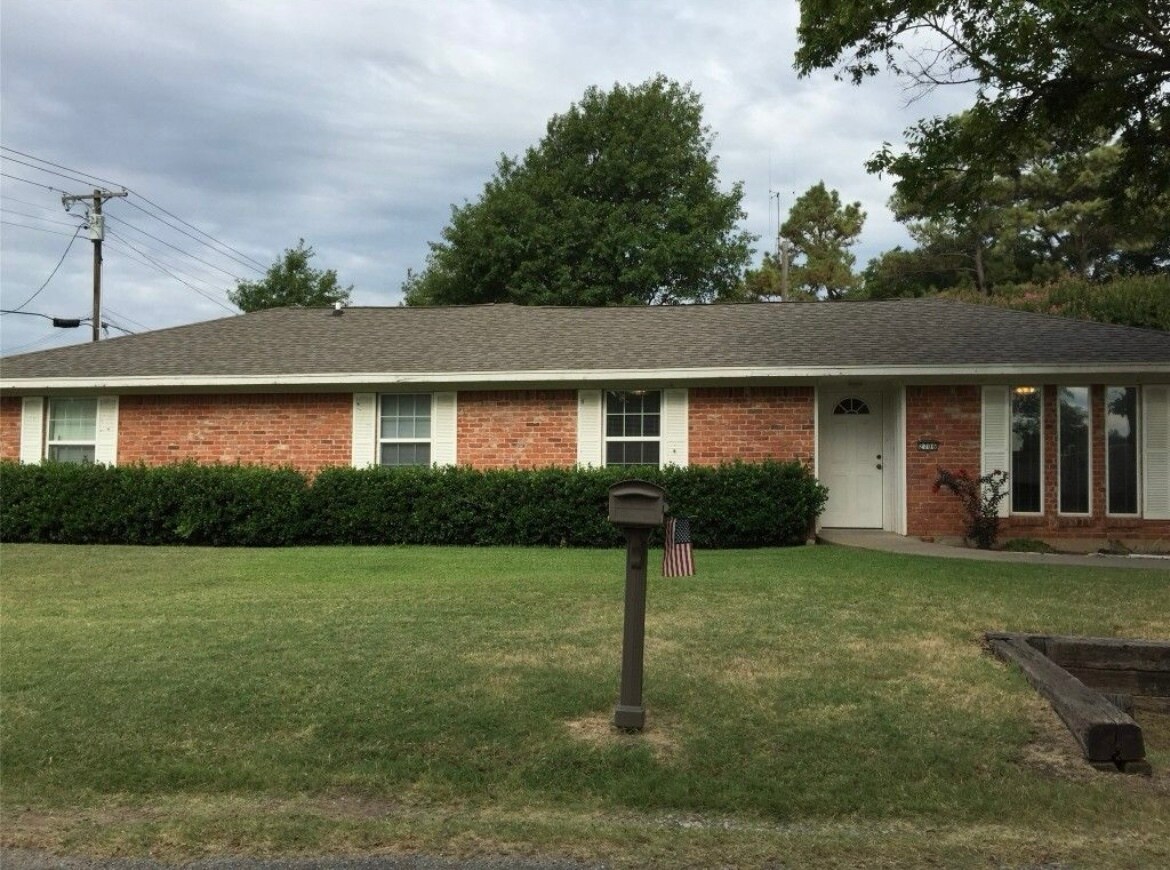 Photo - 2706 N Hickory St House