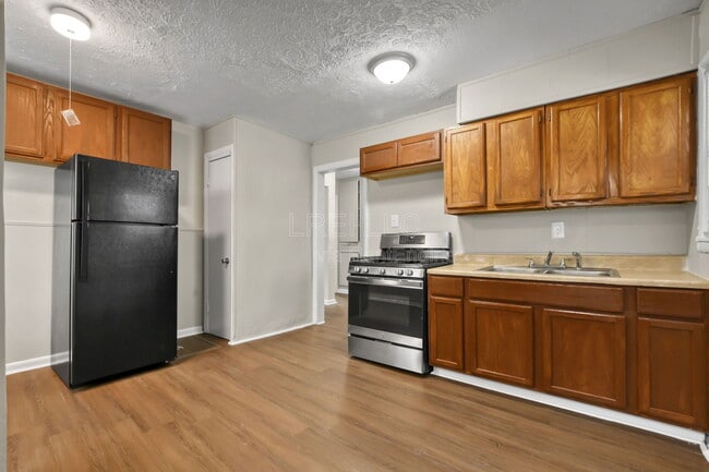 Photo - 318 N 43rd St