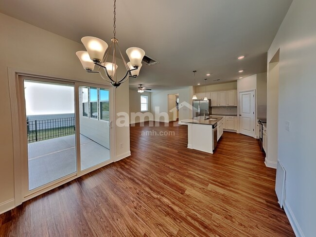 Photo - 141 Hazel Pk Dr