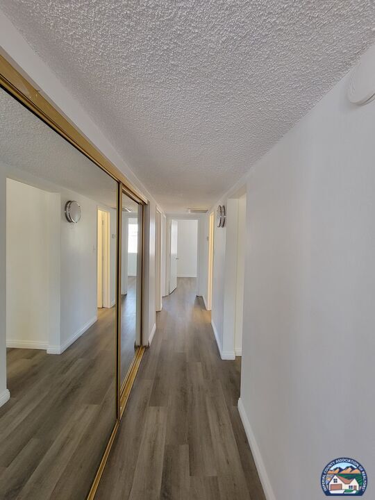 Photo - 987 J St