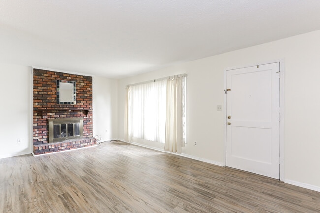 Building Photo - 1830 Ashborough Ct Rental