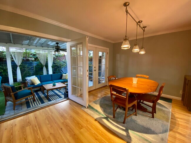 Photo - 10620 Landale St