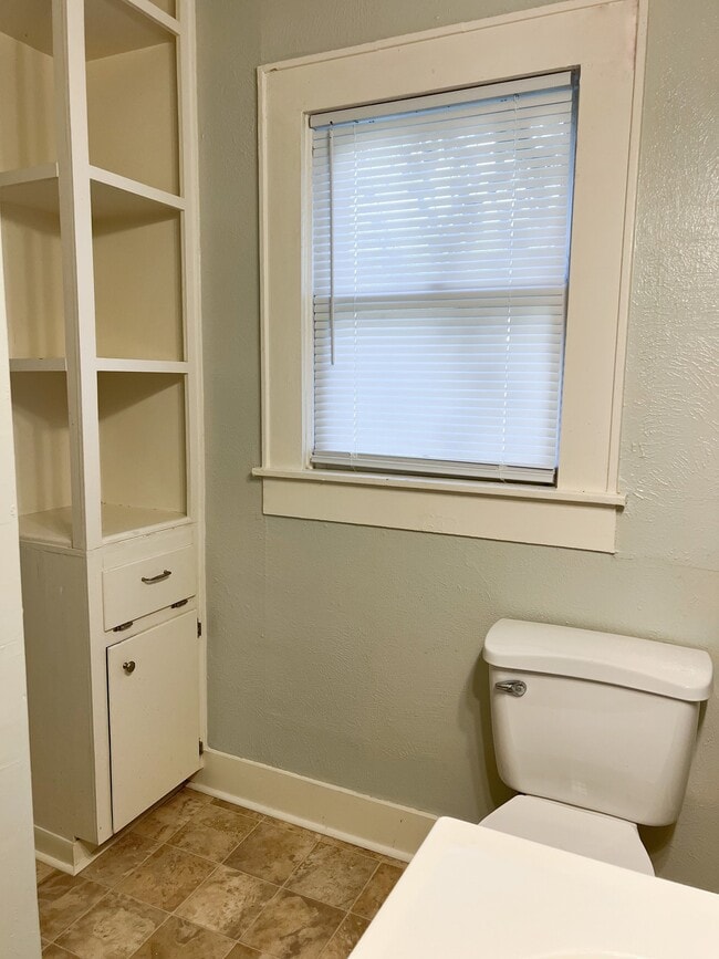 Photo - 616 W Lee Ave Unit Top Apartment