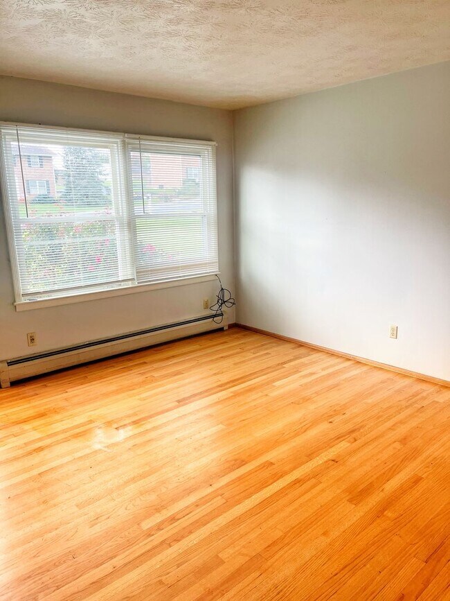 Photo - Apartment for Rent in Broadway