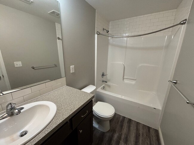 Building Photo - 2107/2111 Village Estates Unit 2107 Village Estates