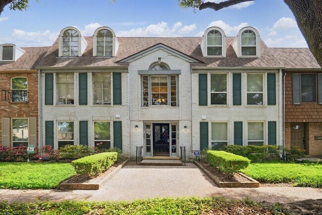 Photo - 482 N Post Oak Ln Condo