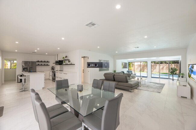 Photo - 3000 NE 21st Terrace Casa